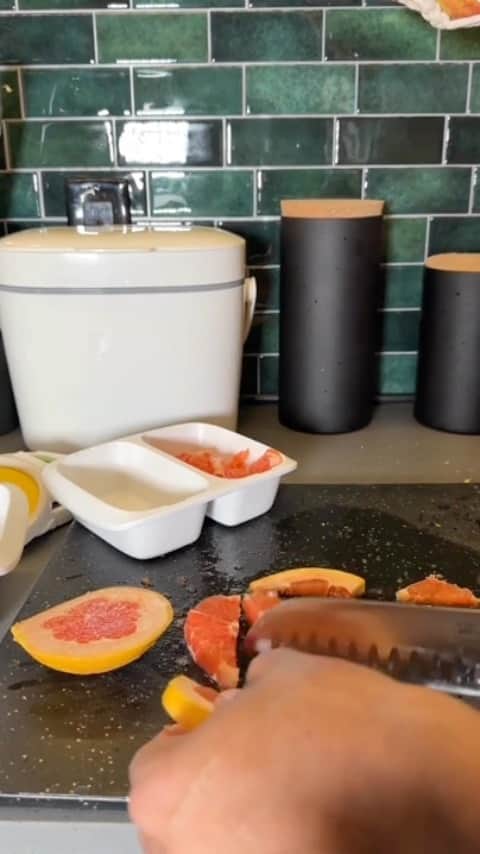 OXOのインスタグラム：「Meal prep made better for the planet, in honor of Earth Day. We love how these small changes can go a long way. Learn more at OXO.com/1-Percent or at the link in bio. #OXOBetter #1PercentforthePlanet  📹 by @toldbythomas」
