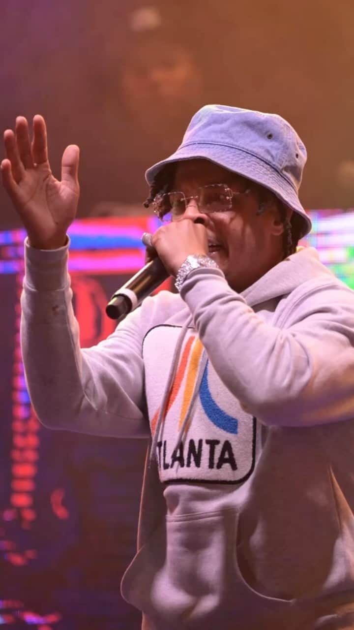 T.I.のインスタグラム：「4/20 was LIT 🔥 thx to @mshannahkang @bigbankdte @babyjade @bigboi @domani @richhomiequan @buddyred @the_next_king10 @killermike @shaddagodbrm @1youngdro @kuntryking @macboneyfool & Errrbody who came out to @thee.sesh fest. powered by @mbpevents 💨🫡👑💯」