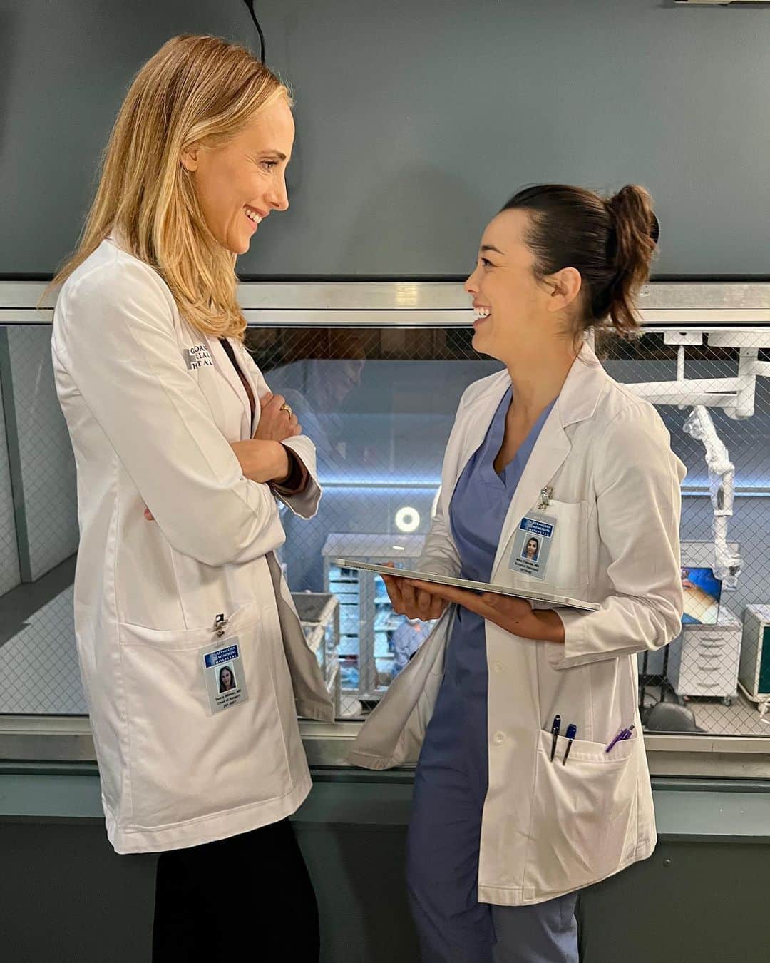 Grey's Anatomyのインスタグラム：「Me and my bestie discussing the latest #GreysAnatomy. Head to Hulu to start streaming now!」
