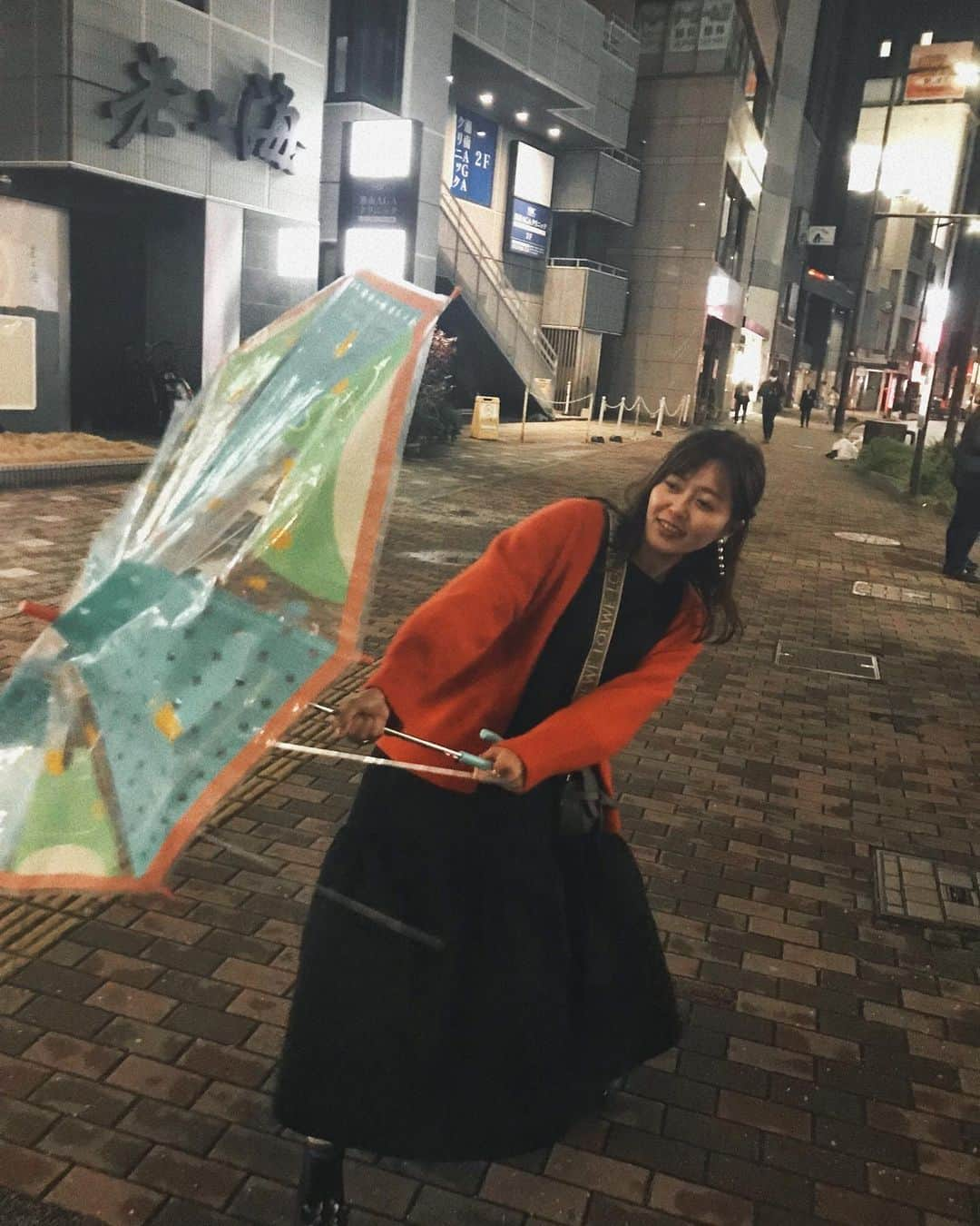 井上志帆子のインスタグラム：「#4月  #控えめ崖野　まであとすこし！ チケットゲットされましたか？」