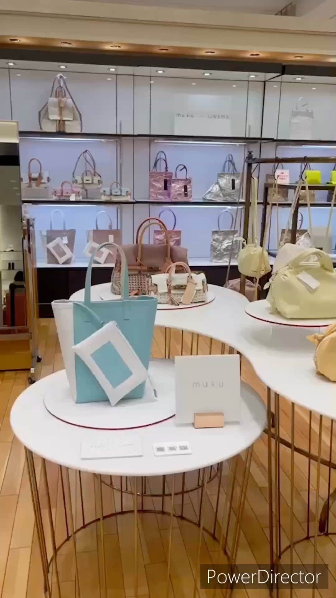 mukuのインスタグラム：「新宿髙島屋　muku+CRÈME POP UP STORE  4／25まで開催しております #新宿　#新宿髙島屋　#髙島屋　#muku+CREME  #popupstore  #shinjuku  #takashimaya  #bag  #財布　#ファッション　#ファッションイベント　#ポップアップストア」