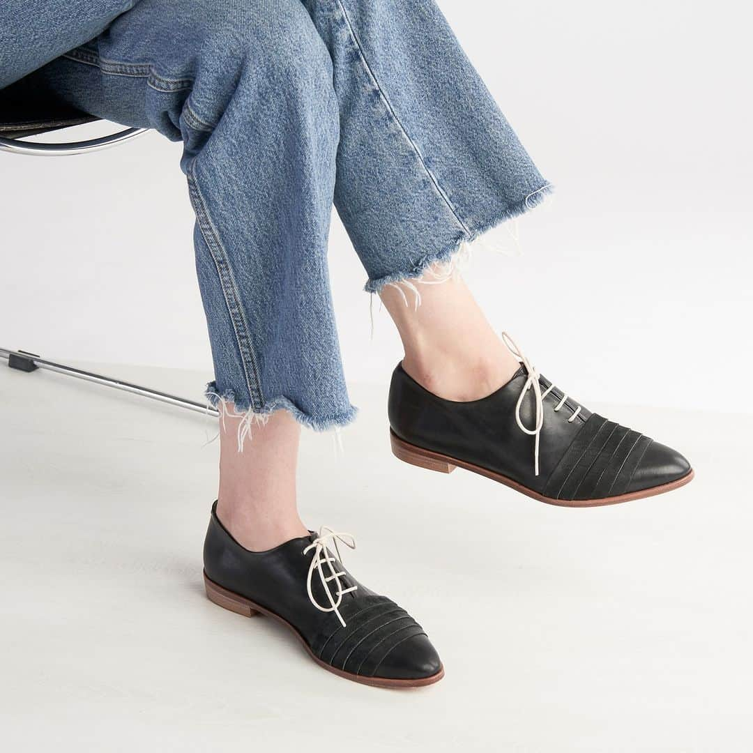 テーリポルキのインスタグラム：「Spring flats -20% until Sunday. Shop online or visit our store in Helsinki, we are open today 11-16! . . #TERHIPÖLKKI #terhipölkkishoes #finnishdesign #sustainablefootwear #flats #offer #weekendoffer」