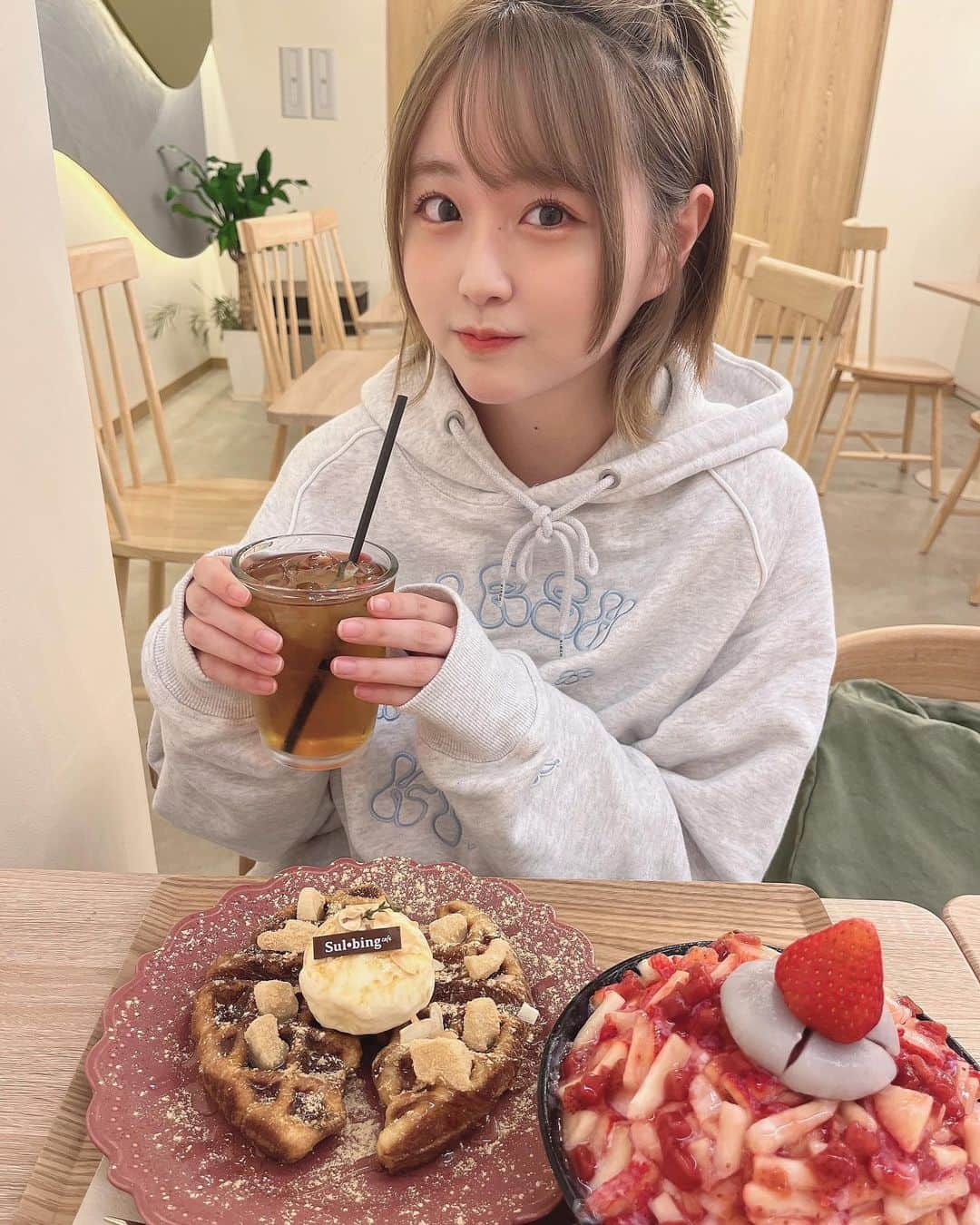 市村愛里のインスタグラム：「みなちゃんとソルビン行ってきたよ🍧🍓色々お喋りして楽しかった～😙最近毎日いっぱい笑ってる！」