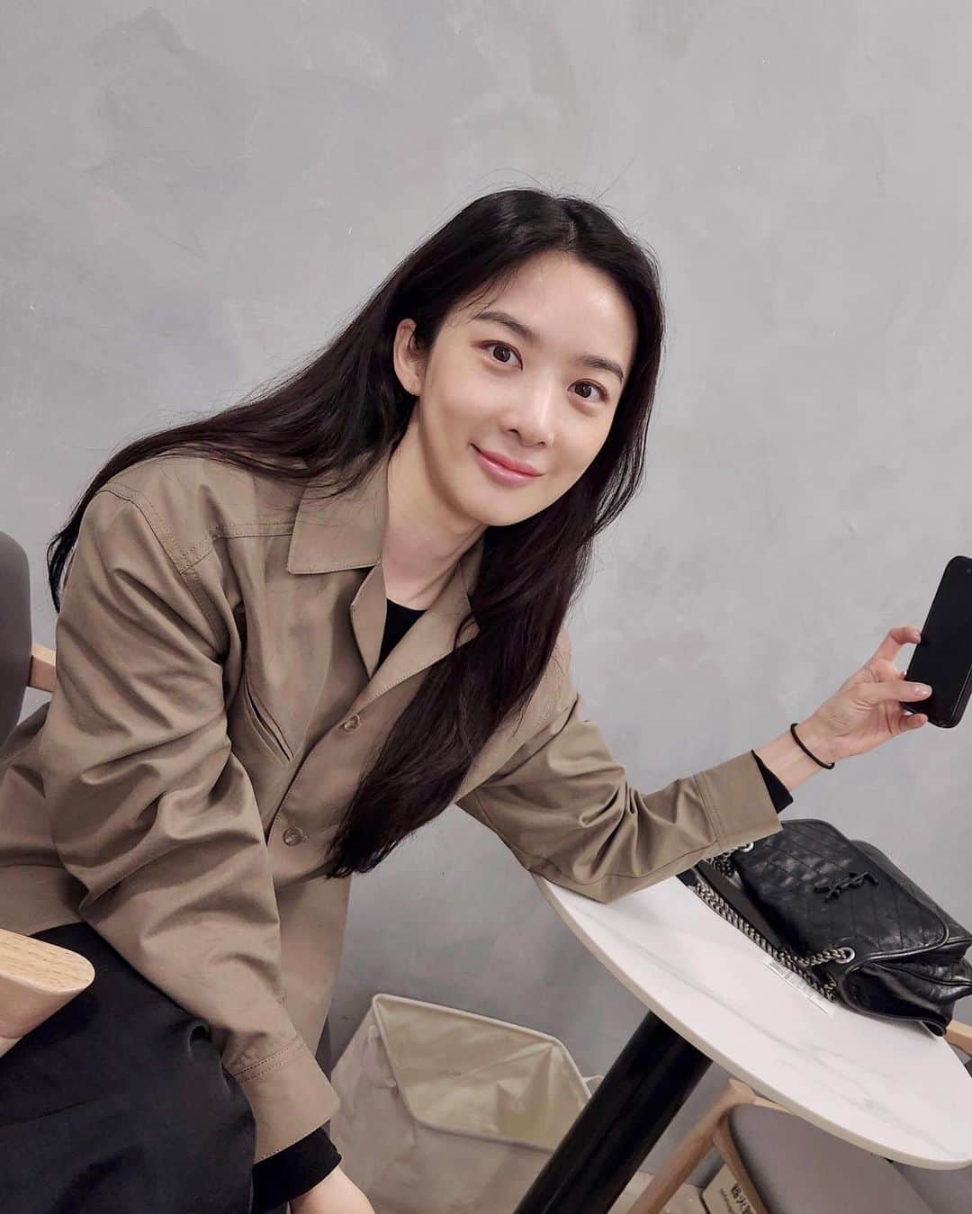 イ・チョンアのインスタグラム：「얼굴이 계속 피곤하지만  마음은 행복했던 음酒도락 여행  in #Taipei 🤍」