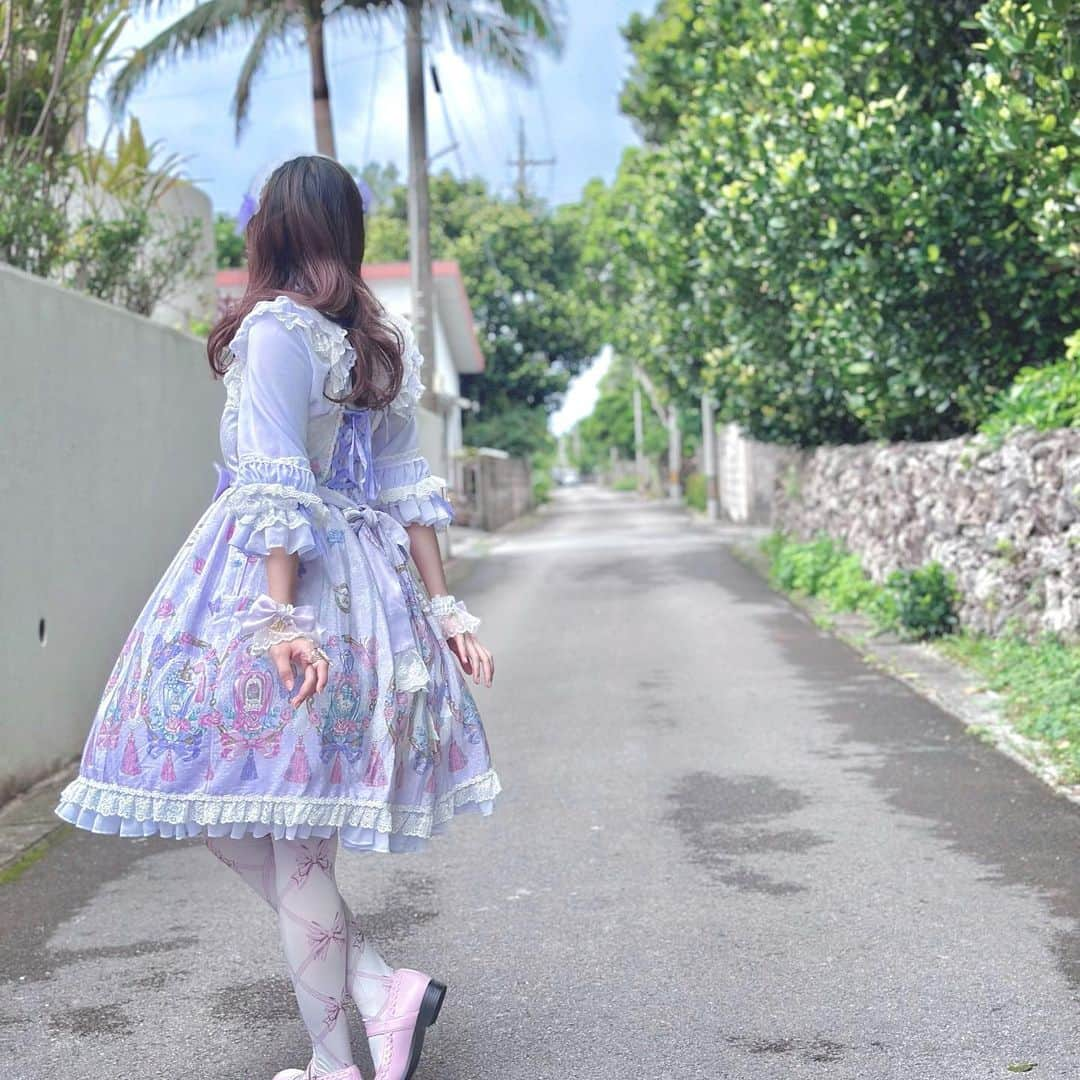 根尾あかりのインスタグラム：「🌴🌺 𝕘𝕠𝕚𝕟𝕘 𝕠𝕦𝕥 🌺🌴  #lolitadress #ロリィタ #ロリィタコーデ #ロリータ #lolitafashion#ootd #sweetlolita #lolitacoord #jfashion  #lolitagirl  #angelicpretty  #石垣島  #ishigaki  #ishigakiisland #dailylolita  #lolitacommunity #lolitaoutfit #lolita #ロリータファッション #eglfashion  #ロリータ服 #ロリィタファッション #蘿莉塔  #洛兩塔 #harajukufashion #classiclolita #原宿ファッション #로리타 #lo娘」