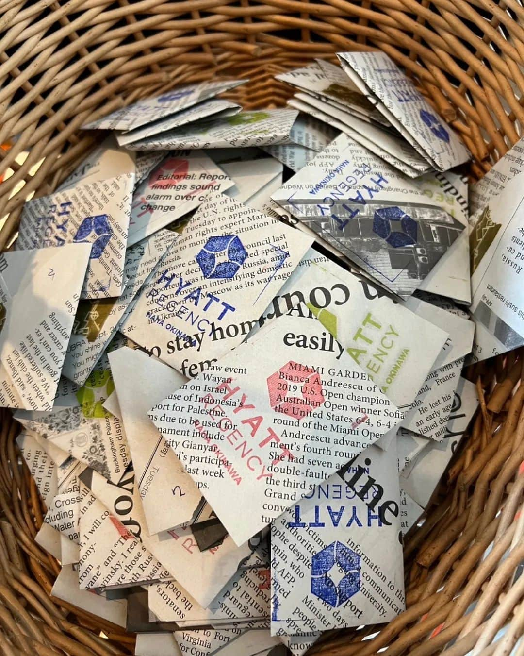 Hyatt Regency Naha Okinawaさんのインスタグラム写真 - (Hyatt Regency Naha OkinawaInstagram)「#flowerseed for #earthdayeveryday  Get our #upcycled newspaper #origami envelope!  当館の古新聞を #アップサイクル してつくった折り紙封筒の中には #花の種 が入っています💚  ご自宅で #緑化運動 もお愉しみください🌱  #happyearthday」4月22日 14時22分 - hyattregencynahaokinawa