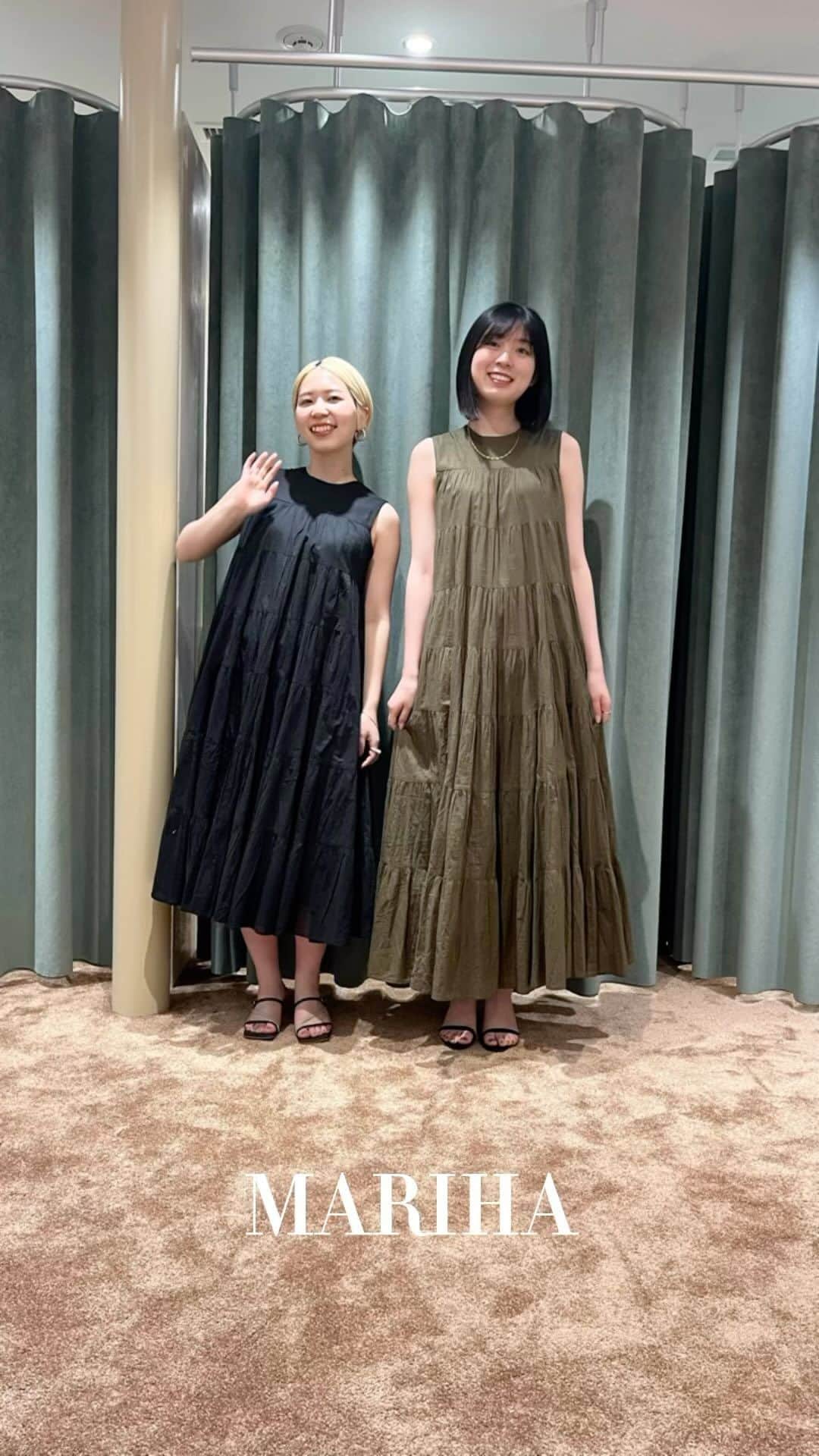 デミルクス ビームス 新宿のインスタグラム：「. MARIHA "ミューズのドレス"  上品で華やかなティアードのドレス。 ONYXはショート丈、FORESTはロング丈でご用意しています👗ショートはボトムを合わせてのご着用もおすすめです！  🖤ONYX (short)：H 157cm  (64-26-0233 ¥36,300)  💚FOREST：H 169cm (64-26-0231 ¥37,400-)  . @mariha_official  #夏ワンピース #サマードレス #demiluxebeams #demiluxebeams_shinjuku  #デミルクスビームス  #BEAMS #ビームス」
