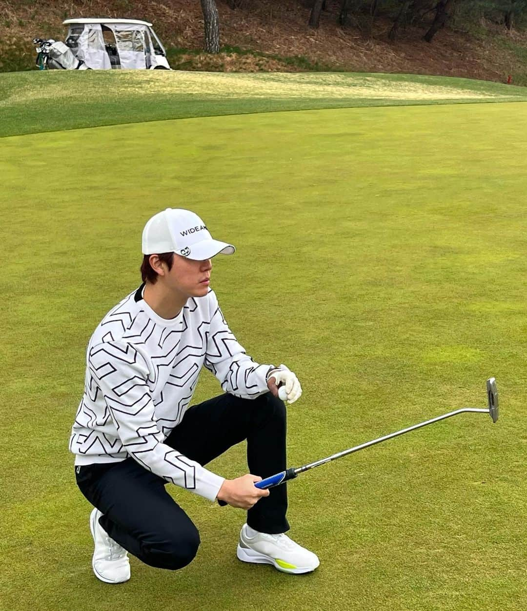 シン・ジフンさんのインスタグラム写真 - (シン・ジフンInstagram)「와이드앵글과 즐거운 라운딩⛳️  여러분도 와이드앵글과 함께 라운딩 즐겨보세용👋🏻   #광고 #WIDEANGLE #와이드앵글 #골프룩 #라운딩룩 #남성골프웨어 #골프웨어추천 #골프패션 #남성골프화 #골프화 #골프화추천 #봄라운딩 #필드룩 #와이드_인생샷」4月22日 14時53分 - sj_hooon