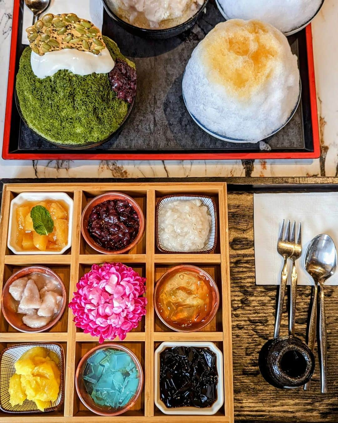 Li Tian の雑貨屋のインスタグラム：「Isn't it strange that kakigori options are few and rare in a hot country like SG?  As E puts it, this is an atas version of 八寶冰 that scores high on presentation and sweetness (hence to eat with ice). We enjoyed the desserts here but just didn't buy into the hard rule of min 1 dessert order per pax.  #dairycreameatstw #taiwan #高雄美食 #高雄 #kaohsiung #sgfoodies #台湾 #yummy #igfood #market #foodporn  #instafood #burpple #sgfoodies #gourmet #eatlocal  #bonappetit #snack #台湾美食 #travel  #高雄甜點  #pastry  #desserts #kakigori #matcha #yam #抹茶」