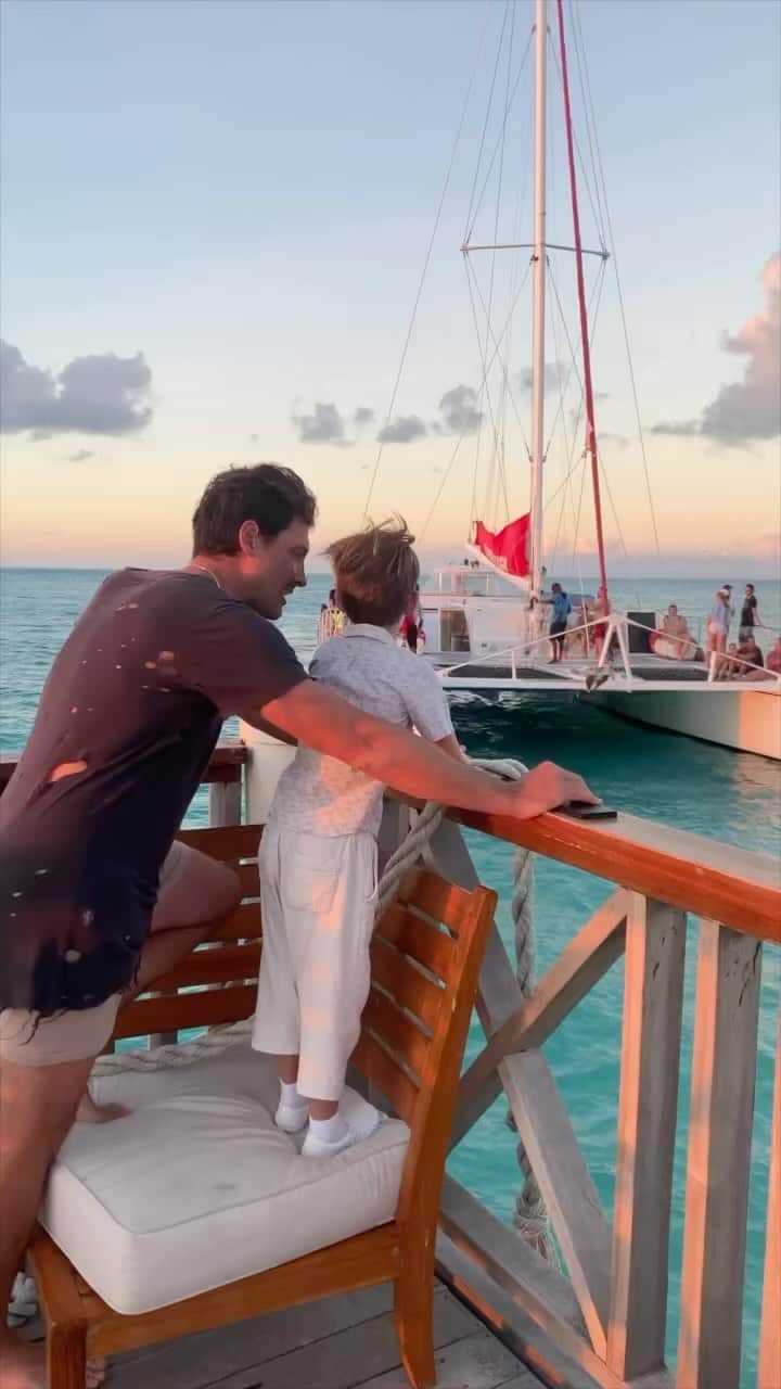 Peta Murgatroydのインスタグラム：「I had the best time on my vacation with my boys before we welcome the baby, and I wanted to keep these memories in a cute little @mixbook so I can always look back at it 🤍  I uploaded all of our pictures to their app & created our personalized book! It was so easy to create using the pre made templates, all right from my phone ✨ Use MOMDAY40 for 40% off your first order!」