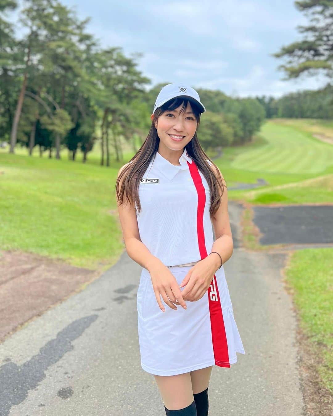 高沢奈苗さんのインスタグラム写真 - (高沢奈苗Instagram)「.  紅白カラー🤍❤️  JAPAN！！🤭  スポーティーでかっこかわいいセットアップ  @cpggolf_official  5月発売のウェアですっ★  @anewgolf_japan のキャップは 形綺麗で使いやすくて最近のお気に入り😊  .  .  #cpggolf #anewgolf #golf #golffashion  #シーピージーゴルフ #ゴルフ女子 #ゴルフファッション #セットアップ #紅白カラー #夏ゴルフファッション #アニューゴルフ」4月22日 6時35分 - nanaetakasawa