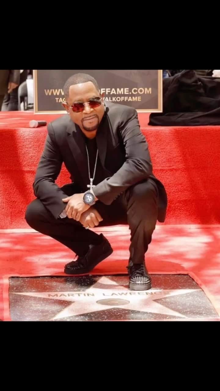T.I.のインスタグラム：「Congratulations to a bonafide ICON/LEGEND/KING in the world of comedy and entertainment @martinlawrence set the stage and opened doors for a lot of us in this generation. Whether hosting & introducing stand up comics to the masses or kicking down doors for actors/actresses in film and television.... he's been a leader and an example of greatness for us all. 🫡👑💯 Love and Respect King... Enjoy your flowers 💐 deserve it all 🍾」