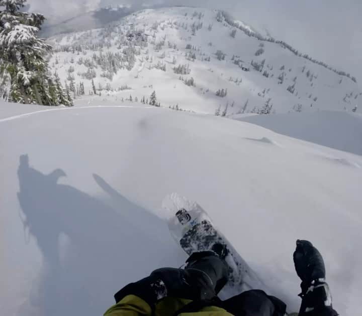 クイックシルバーのインスタグラム：「Strap in, or don’t like @austensweetin @quiksilver.snow」