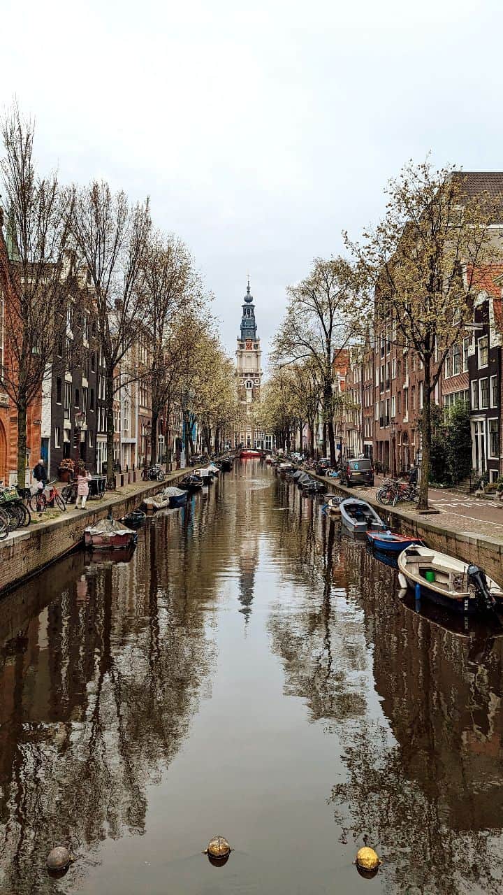 Guido Gutiérrez Ruizのインスタグラム：「This is what's it's like walking through the picture perfect Amsterdam 🎥 Así es caminar por la pintoresca ciudad de #Amsterdam. #Guigurui @iamsterdam  #Iamsterdam #Holland #Netherlands #PaisesBajos #Holanda」