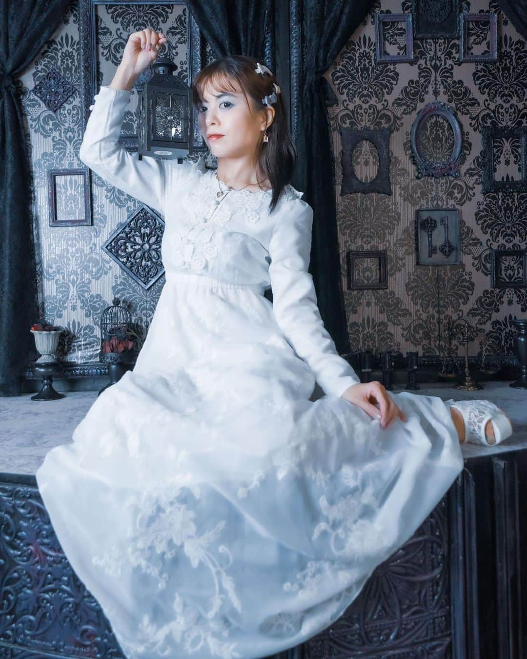 及川愛未のインスタグラム：「good morning🏰🕯  いつもカメラの教室、dress撮影会出演等お世話になっている @studio_pine_tokyo の さわださんに撮影していただきました📷  ご好意で、好きなスタジオを選ばせていただき💦ゴシック調、重厚でお城の中のような内装、セットのforce studio にて作品撮りを📸私物の中国のdressも映えていました👗👠🌟さわださん、関係者の皆様に本当に感謝の1日でした🙇‍♀️ force studioの素晴らしさも然り、さわださんのお写真もぜひご覧下さいませ🕊  江戸川橋　force studio  photo by 📸 さわださん  🆕🆕🆕近日最新写真集発売予定📚 『WONDER DEEVA』episode.1 DEEVA BOOKS: manami 写真集:  https://www.amazon.co.jp/dp/B0BP6P7163  . . .  #shooting #撮影 #作品撮り #作品 #被写体 #被写体希望 #model #job #hairmake  #ポートレートしま専科 #ポートレート  #photography #photooftheday  #写真  #写真好きな人と繋がりたい  #写真撮るの好き人と繋がりたい  #portraitmodel #portrait #東京カメラ部  #カメラマン募集  #ファインダー  #ファインダー越しの私の世界 #モデル  #followme #tokyocameraclub #white  #dress #castle #studio #江戸川橋   ♠️郡司大地作品『love me』 2nd写真集発売中📚  bookwalker、7net、FOD、コミックシーモアより発売（今後展開増える予定）  https://bookwalker.jp/de40378348-f389-417d-bcf8-72851d1f9b59/  https://7net.omni7.jp/detail/5110796705  https://fod-sp.fujitv.co.jp/s/books/898454/BT000089845400100101/  https://www.cmoa.jp/title/1101297714/  amazonからも購入できます https://www.amazon.co.jp/『Love-me』-manami-写真集-ラビリンス-ebook/dp/B08VRJXF8S/ref=mp_s_a_1_28?dchild=1&keywords=manami&qid=1613345281&sr=8-28  🔹first写真集『Pin Up Girl』『PHOTO SHOT　manami （ラビリンス） オンデマンド・kindle出版より発売 https://www.amazon.co.jp/「PHOTO-SHOT」-エンジェルガール-manami-美女グラビアコレクション-manami/dp/B07SZGSZJ7/ref=mp_s_a_1_48?keywords=manami&qid=1613344854&sr=8-48  https://www.amazon.co.jp/gp/aw/d/B07TLPBDL2/ref=tmm_pap_title_0?ie=UTF8&qid=1613344846&sr=8-50  ペーパーブック&電子書籍📚FOD コミックシーモア　 7net amazon amazon kindle展開中 Pin Up Girl manga.fod.fujitv.co.jp/books/632893/B…  PHOTO SHOT 7net.omni7.jp/detail/  セクシークイーン cmoa.jp/title/11012474…  7net.omni7.jp/detail/5110814…  loveme manga.fod.fujitv.co.jp/books/898454/B…/  ピロシキーズの恋愛こじらせチャンネルゲスト出演🆕 https://m.youtube.com/channel/UC1cc-n59HLmEdJsZeTzr5rA/videos  プロカメラマン被写体youtube番組ゲストDANCE IN THE SUNSET｜はまぐら https://m.youtube.com/watch?v=A93G0X-1Gyg  Video portrait 30｜Nikon Z6Ⅱ（ポートレートムービー） はまぐら  youtu.be/NWt26pP3YLk  Video portrait 33｜THE COSMETIC｜NIKKOR Z 24-70 f/2.8 S｜ Nikon Z6Ⅱ（ポートレートムービー）  youtu.be/Wap0EgFvtdQ 🆕  Video portrait 39｜NIGHT WALK｜NIKKORZ 50mm f/1.2 S｜ Nikon Z6Ⅱ（ポートレートムービー） はまぐら 🆕 https://m.youtube.com/watch?v=unXSI2gUYlE」