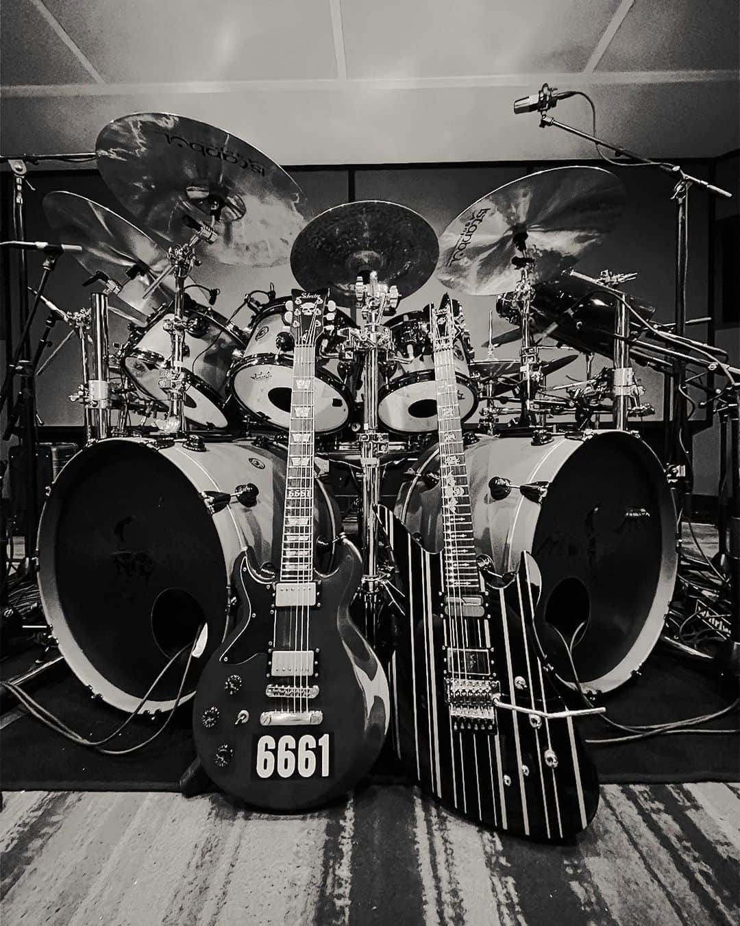 のインスタグラム：「Less than a month ’til we get to make some noise with you.」