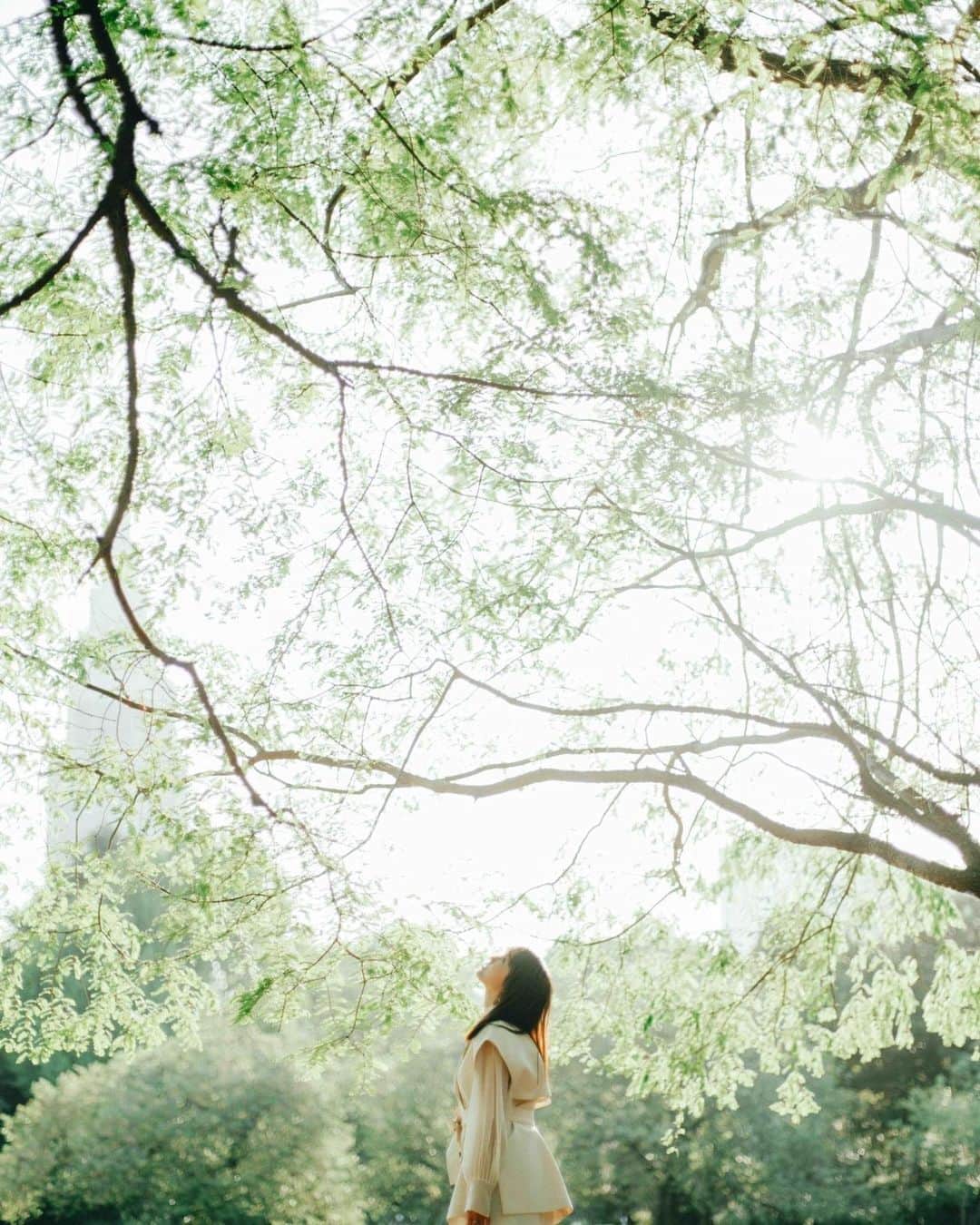 倉中るなさんのインスタグラム写真 - (倉中るなInstagram)「- photo by @takataka1960  THANK YOU.🍃  み〜んなすてきな土曜日になりますように..!  #shinjuku#shinjukugyoen #photo#portrait#portraitphotography」4月22日 7時21分 - runa_kuranaka