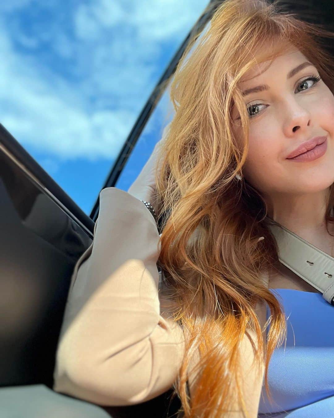 Sascha Barbozaのインスタグラム：「Los selfies en el carro son los mejores💁🏼‍♀️」
