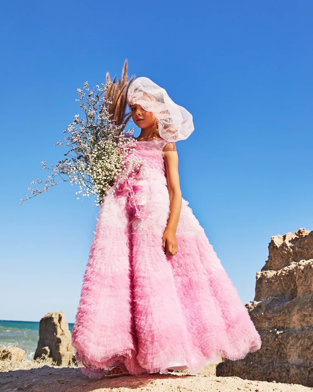Marchesaさんのインスタグラム写真 - (MarchesaInstagram)「Chic and unique, the SS23 Marchesa Kids gown is characterized by its elegant floor-length, pink ombré, and the appeal of ruffled tiers.⁠ ⁠ Discover the #SS23MarchesaKidsCouture gown at the link in bio.」4月22日 7時37分 - marchesafashion