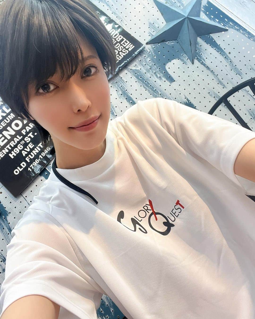 君島みおのインスタグラム：「おはようございます。 昨日はDVDイベントありがとうございました。 コロナ禍でお久しぶりにお会いできた方々も多く、再びこの時代にお会いできた事が嬉しかったです。 コロナウイルスが流行っていた時期はこのお仕事を辞めようかと悩んでいた時もありましたが、まだこうして続けられていられるのは応援してくださっている皆さんのお陰だと実感しました。 差し入れ、お手紙もありがとうございます。 そしてなんと来月も秋葉原でイベント予定があります。 昨日ご参加いただいた方も、できなかった方もまたお会いしましょう。」
