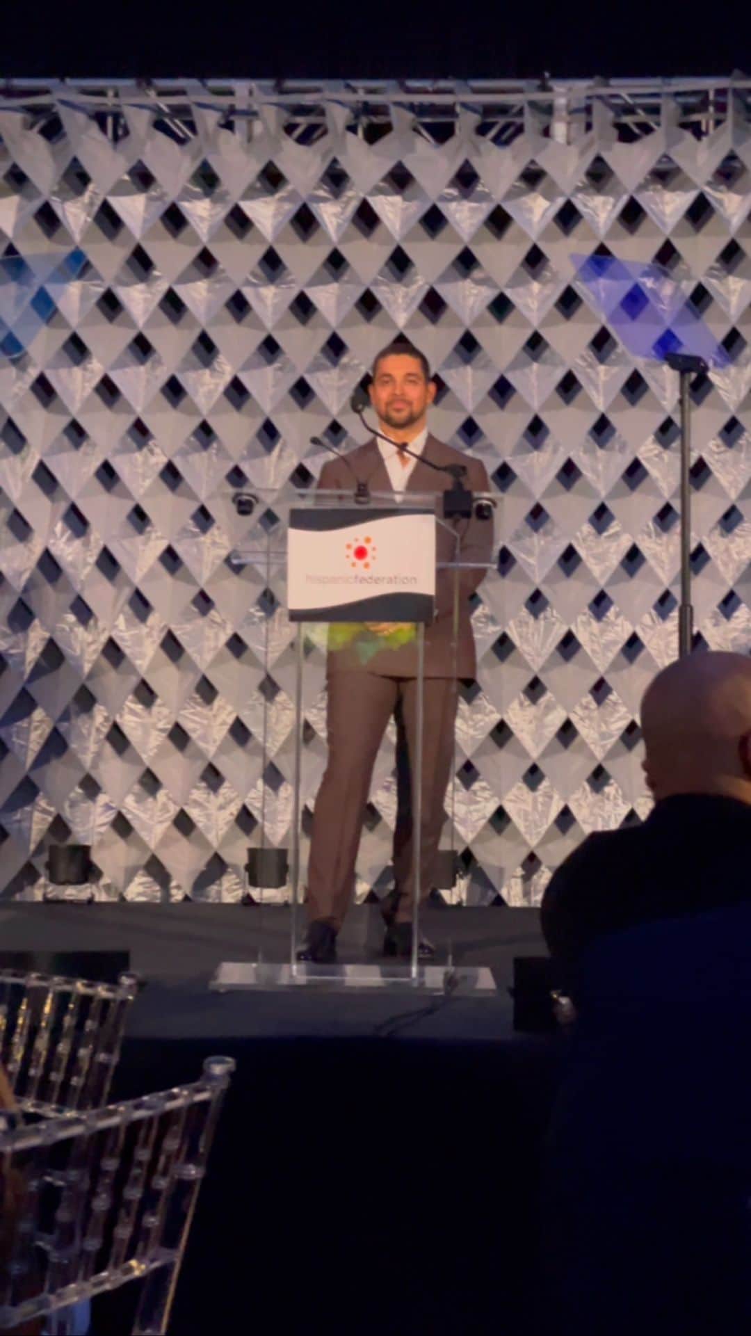 ウィルマー・バルデラマのインスタグラム：「I felt it was important for you to listen to @stephaniebeatriz  speech from last night.. I hope you feel seen. #HispanicFederation」