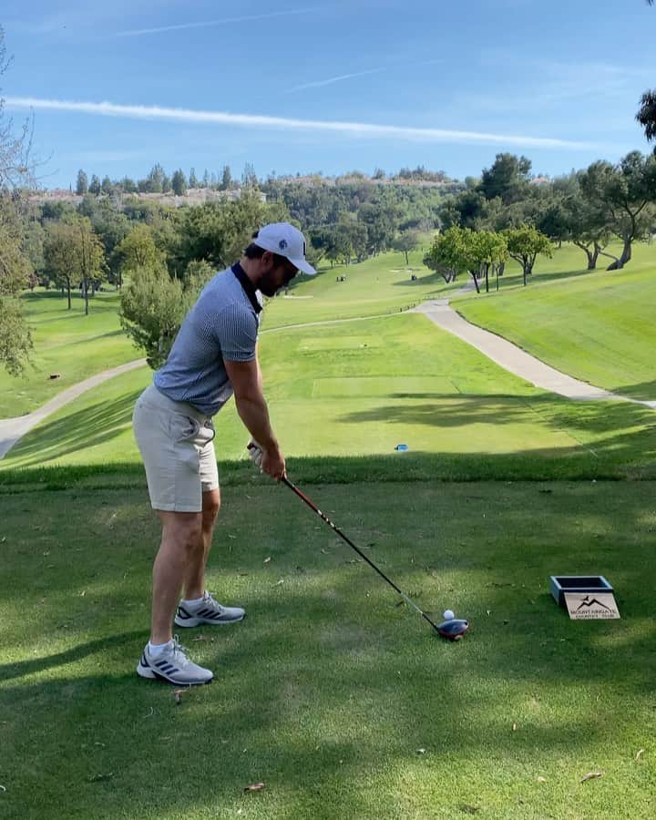 のインスタグラム：「A lovely morning for it ⛳️」