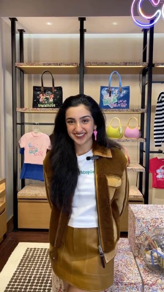 のインスタグラム：「Meet Coachtopians @lola.tung, @mayasideas, @trashcaulin, @sab.makes.things, @nataliaspotts, @tylermcgillivary, @aditimayer, @rahmirmeggett and @thesinncity, —just a handful of the many designers, activists, creators and dreamers who are helping to bring our community to life. ☁️🌟   Coachtopia is a new world of circular craft from @coach. Together, we’re building towards a better future for our planet. Link in bio to learn and shop.   Set Design: @tillduca @lanandclouds  Stylist: maxortegag Makeup: @deannahaganmua Hair: @junyahair  Nails:@naominailsnyc #Coachtopia」