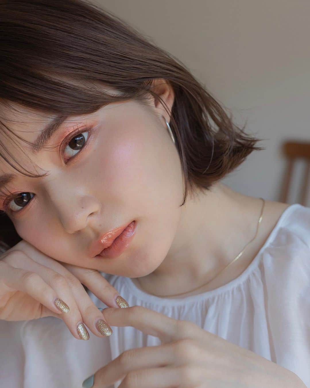 大木光のインスタグラム：「柔らかく優美な艶めきメイク  swipe▷▷  で詳細を記載しています！  @rmsbeautyjapan アイライツ サンビーム  メタリックな艶めきが 単色でもしっかりと目元を印象的に！  items..  @ameli_official_kr   158 SWEET DIA  @addictionbeauty_official  004M Tamarindo Beach  @lauramercier  ハイドレーティングバームグロス 310 MELTED SUGAR  @maccosmeticsjapan  パウダーキスマルイッドオーバー  𝐻𝑎𝑖𝑟 𝑀𝑎𝑘𝑒  @hikaru027  @rmsbeautyjapan   #メイク# #アイシャドウ#アイメイク#アイライン#rmsbeauty #rmsbeautyjapan #春コスメ #夏コスメ#ameli #lauramercier #ローラメルシエ #addictionbeauty #アディクション」