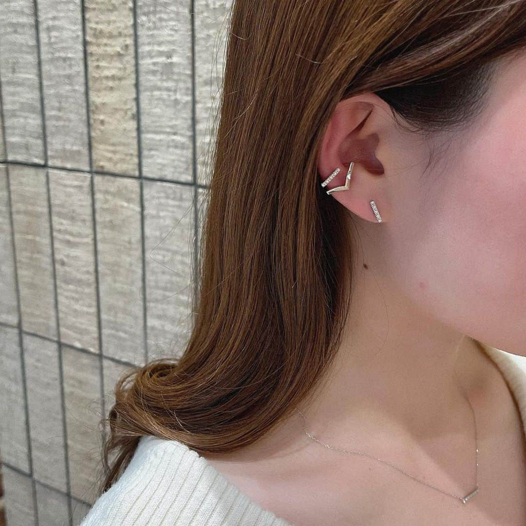 STAR JEWELRY Girlさんのインスタグラム写真 - (STAR JEWELRY GirlInstagram)「シンプルなシルエットにダイヤモンドが輝くCLEAN LINESは無駄のないデザインだからこそどゆなテイストの服装にもマッチします♪  #cleanlines  #diamond #ダイヤモンド #diamondjewellery  #ring #リング #silver #シルバー #jewelry #ジュエリー #スタージュエリーガール #STARJEWELRYGIRL」4月22日 8時20分 - star_jewelry_girl