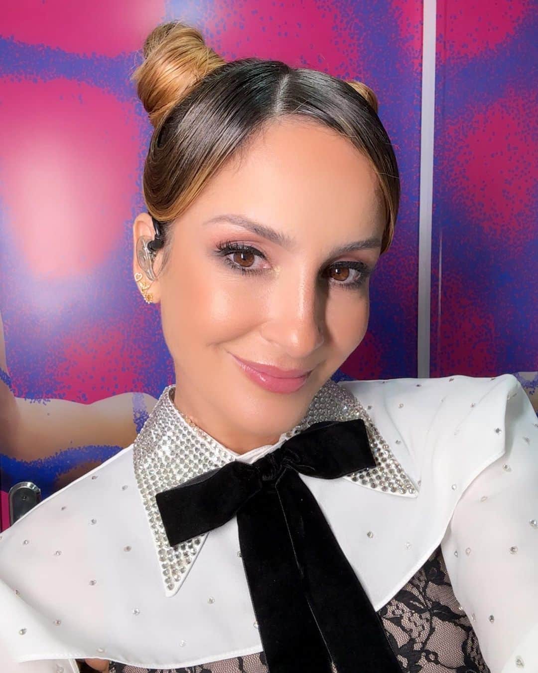 Claudia Leitteのインスタグラム：「Fotos aleatórias porque tô subindo trio agora! Bora Feira!@micaretadefeiradesantana」