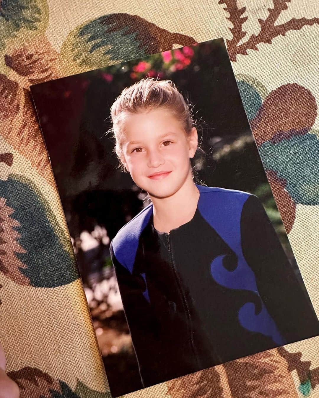 ホイットニー・ポートのインスタグラム：「Super anxious at the moment so thought I’d make a list of everything I’m grateful for right now: 1. Sonny & Timmy’s Health 2. The smell of our oak jacuzzi 3. The LA breeze 4. My sock collection  5. That my headaches come so much less 6. That @jadeportrobbins & @bar1028 live in LA now  7. This community  8. The freedom to make my own schedule  9. My eye 10. My patience  11. That Sonny has been sleeping til 7am  12. That insurance will cover the damage from our tree falling  13. My morning vanilla lattes  14. My new favorite @saltandstone candle 15. My solo time at night to unwind 16. My innocent childhood」