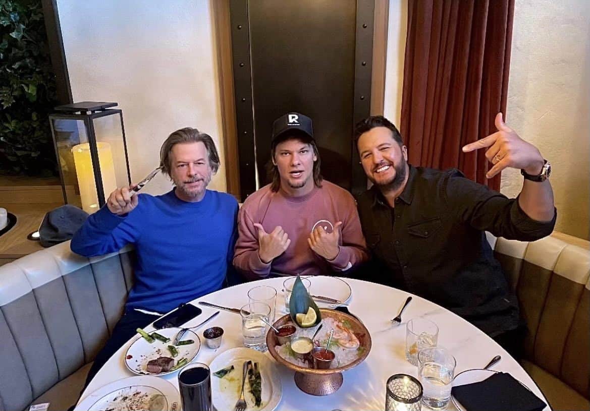 デヴィッド・スペードのインスタグラム：「I was the only one that nailed blue sweater and knife night.  #hickfriends.」