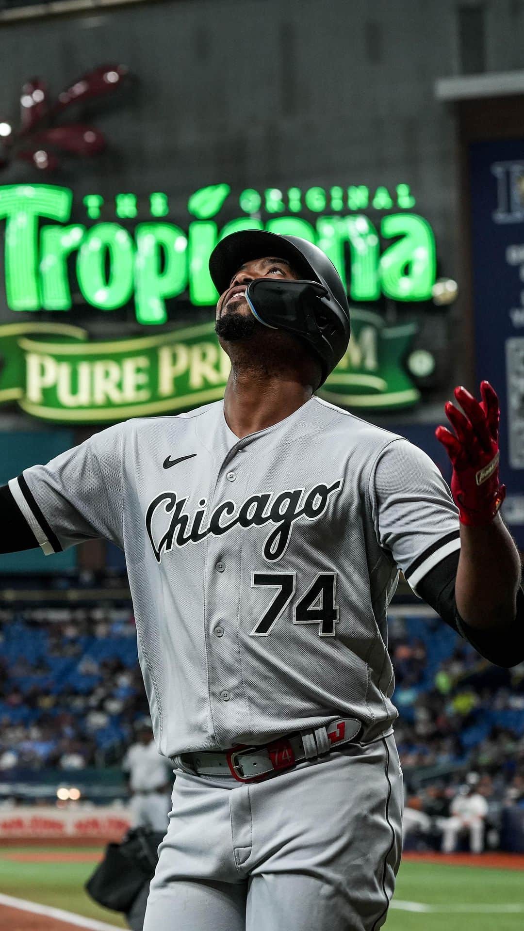シカゴ・ホワイトソックスのインスタグラム：「HI MOM! BYE BASEBALL!」