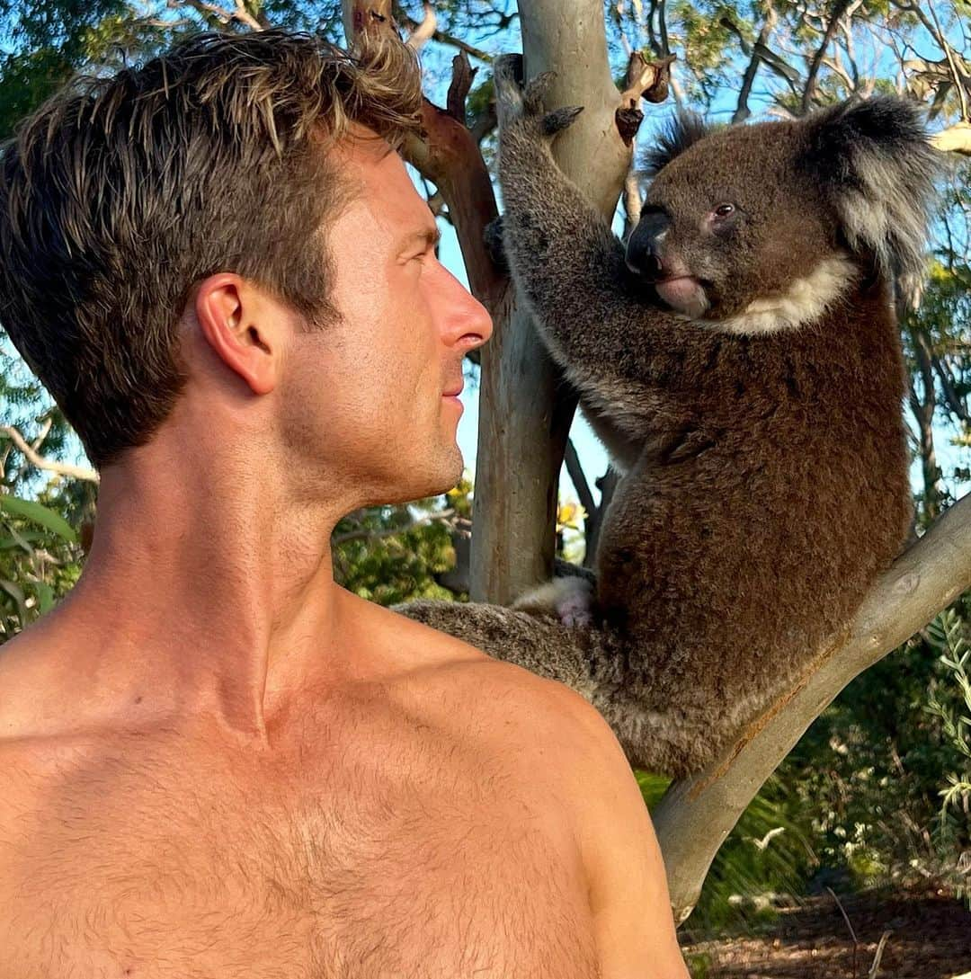 グレン・パウエルさんのインスタグラム写真 - (グレン・パウエルInstagram)「Here’s looking at you, Australia.   🐨 ➡️ 🌪️」4月22日 9時12分 - glenpowell