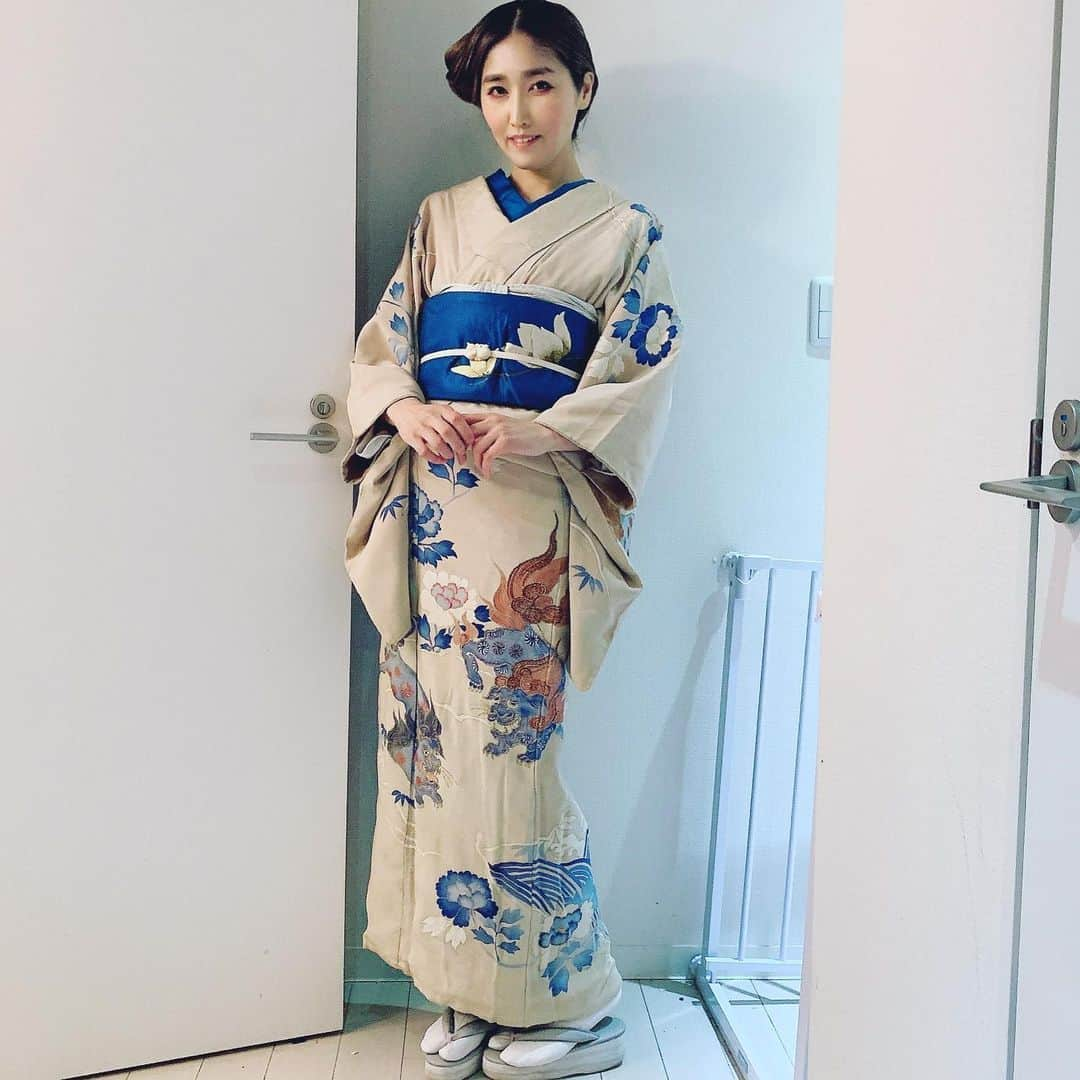 峰なゆかさんのインスタグラム写真 - (峰なゆかInstagram)「唐獅子牡丹の着物に白木蓮の帯で着物屋さんへ #アンティーク着物　#着物コーディネート　#着物にコーデ　#今日の着物　#kimono #ootd #japanesegirl」4月22日 9時14分 - minenayuka