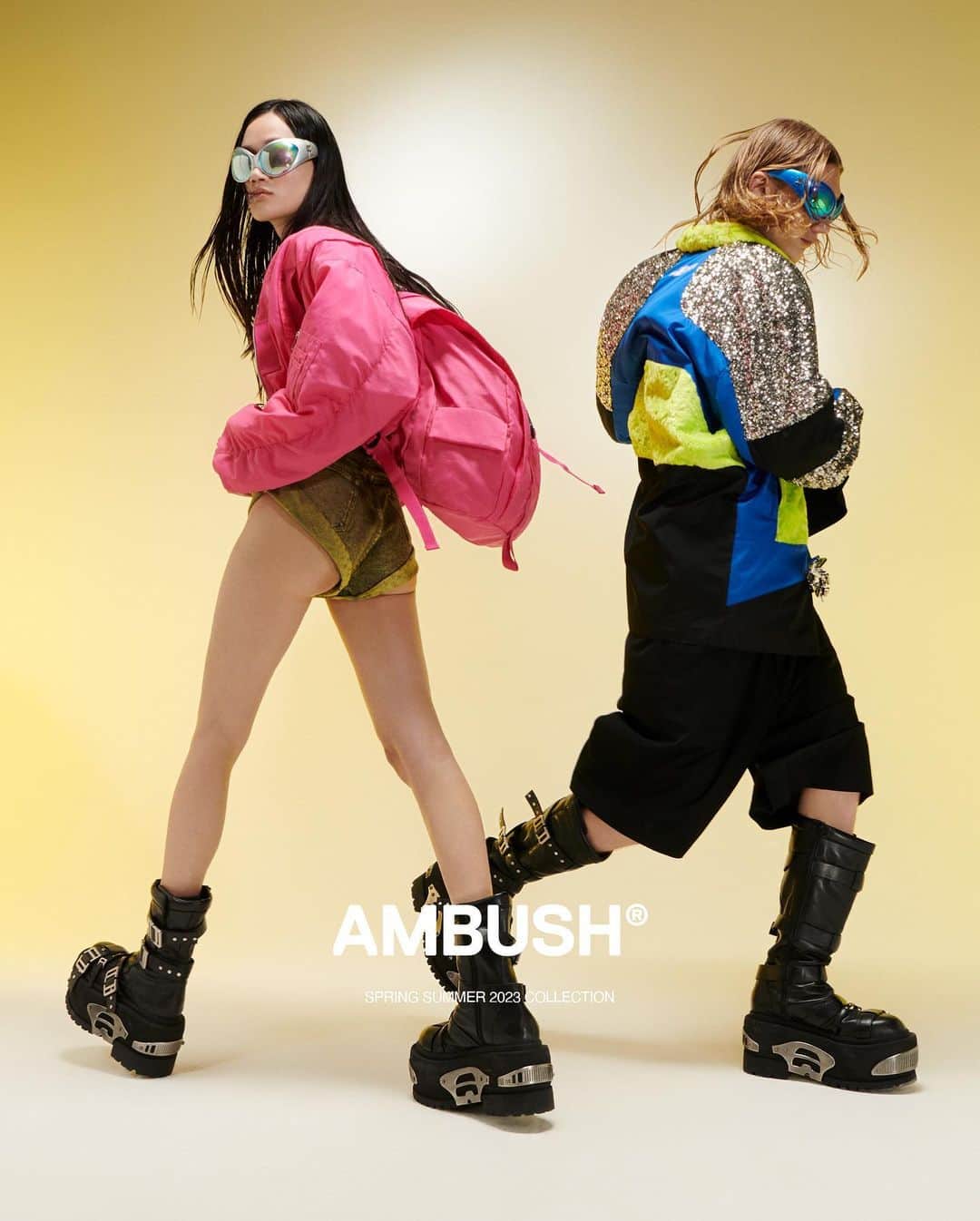 AMBUSHさんのインスタグラム写真 - (AMBUSHInstagram)「Backpack, backpack! 🎒  #AMBUSH SS23 collection merges playfulness with utility. A bomber jacket with built-in backpack to take you anywhere.」4月22日 9時21分 - ambush_official