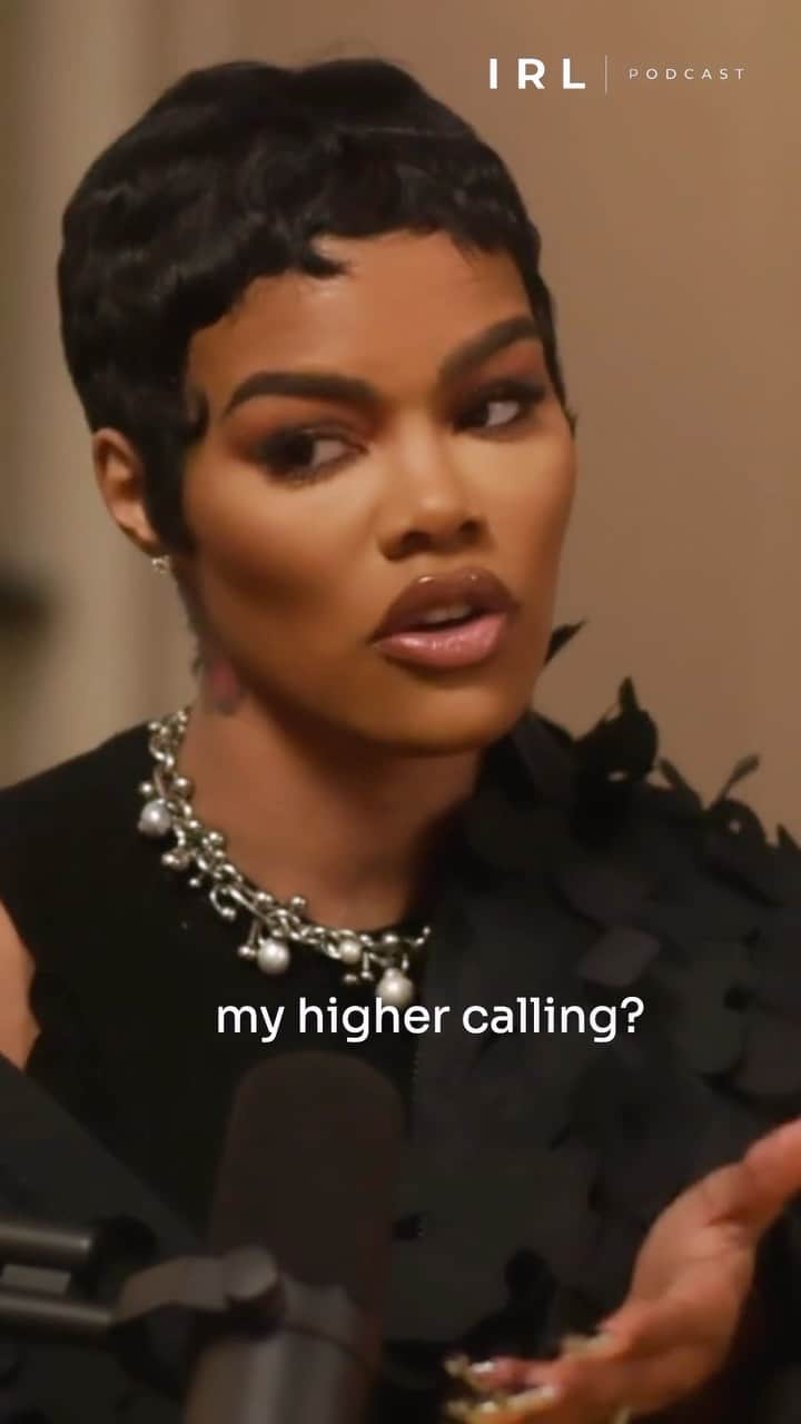 アンジー・マルチネスのインスタグラム：「💯 We feel you @teyanataylor - sometimes you just gotta have a REAL moment with the man upstairs!!!!   A brand new episode of @angiemartinezirl feat @teyanataylor is available now!! Click the #linkinbio to watch or listen to the full episode. 📲  #angiemartinez #podcast #teyanataylor」