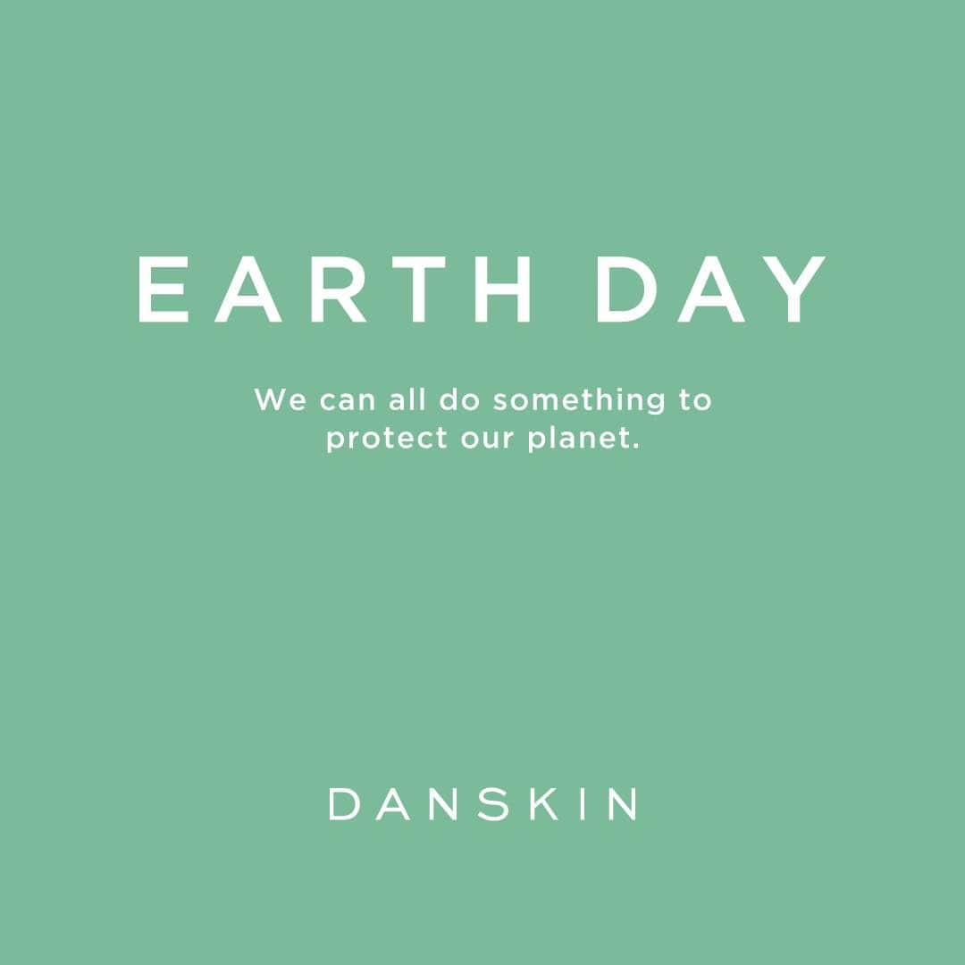 DANSKIN Japanさんのインスタグラム写真 - (DANSKIN JapanInstagram)「【EARTH DAY】 4月22日は「アースデー」といい、地球環境について考え、美しい自然に感謝する日。  私たちは"楽しみながら緑の地球を守る"というコンセプトで、環境に配慮した製品の開発や、楽しみながら環境への負荷を減らせるようなアイディアなど、スポーツ用品メーカーとして環境のためにできることを考えています。 地球も私たちもハッピーになれる、そんな未来に向けてまずは、身近なところから地球のことを考えてみませんか？  ▶GREEN MATERIAL リサイクル可能な繊維、成長が早い植物を原料とした繊維など環境への負荷を最小限に抑えたこれらの素材を、私たちはGREEN MATERIALと呼んでいます。 DANSKINでは、スポーツやアウトドアシーンでは欠かせない、汗や水に濡れてもすぐ乾くポリエステルやナイロン素材を環境への負担を軽減した循環型リサイクル素材に変更してしています。  ▶GREEN IS GOOD 「GREEN CYCLE（繰り返し使う）」 「GREEN MATERIAL（選んで使う）」 「GREEN MIND（大切に使う）」 の3つのキーワードをもとに、製品づくりから回収・再生を行います。  どのブランドの服でも、質や状態に関わらず店頭で回収し、加工を行い新たな製品の原料へ生まれ変わります。 まだ着られる服は寄付やリユースへ。どのブランドの服でも、愛着以外は回収。これからも「GREENCYCLE」はつづきます。  1人1人の小さな行動がいずれ大きな結果につながると信じて、まず一歩私たちとともにアクションを起こしてみませんか？  #danskin #danskinjapan #ダンスキン #こころとからだ #わたしを生きる #EARTHDAY #アースデー #GREENMATERIAL #GREENISGOOD #リサイクル #エコ #リユース #サステナブル #サステナブルな暮らし #サステナブルファッション #地球を守ろう #アクティブライフ #アクティブウェア #ウェルネス #ウェルネスライフ #ウェルビーイング」4月22日 10時00分 - danskin_japan