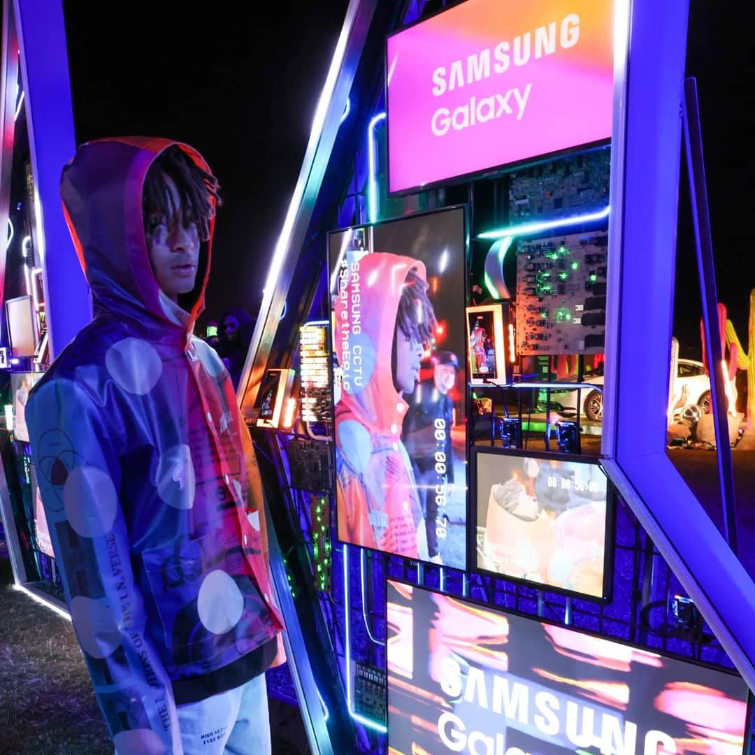 Samsung Mobileさんのインスタグラム写真 - (Samsung MobileInstagram)「Throwback to an epic Coachella night with @nylonmag 💜👾🎉 Captured #withGalaxy. #GalaxyS23 Ultra #SharetheEpic  Photo credit: Mark Hanson/BDG Learn more: samsung.com」4月22日 10時00分 - samsungmobile