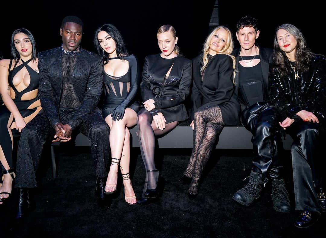 ミュグレーのインスタグラム：「@lourdesleon @moses @charli_xcx @chloessevigny and @pamelaanderson attended #MuglerHM by @cadwallader. - LAUNCHING 11.MAY.2023  - #Mugler #HM」