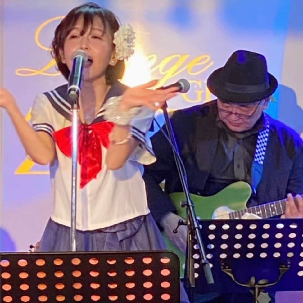 立見里歌のインスタグラム：「ひさしぶりのライブ  バンドの皆さんと一体になって 楽しかったです♪  やっぱり、バンドはいい 🌸🌸🌸  イポラニは🧡 「ハワイ語で最愛の恋人」 -———————  https://www.la-ipolani.com/  -——————— 水にこだわってます  #山梨県 で製造  -———————  #イポラニローション #イポラニ目元口元用クリーム   #iPOLANI -———————  【販売店】 #自然食品ff  #むぎごころ  #アメリカンファーマシー 渋谷ヒカリエ店 #msスタイル表参道  #pilikai  #sosiego #ビバおはようショップ #つむぎORGANIC #EUREKA #AVAE -———————  #敏感肌　#子供もつかえる #エイジングケア #美容 #無添加コスメ #植物性　#ダマスクローズ　#オーガニックコスメ #メンズコスメ   🌿エイジングケア成分  #エンザミン（ #バチルス発酵物 ） 🌿保湿成分  ダマスクバラ花水  #植物性コラーゲン （  #ニンジン根エキス ） 🌿クリアリー成分  #カンゾウ根エキス  #植物性セラミド （パイナップル果実エキス　） 🌿整肌成分 オーガニック認定 （　ローズマリー葉エキス　） オーガニック認定 （  セージ葉エキス　） 🌿7つのフリー成分 #パラベンフリー 鉱物油フリー サルフェートフリー 合成着色料フリー 合成香料フリー 動物性成分フリー 合成界面活性剤フリー ※BGフリー」