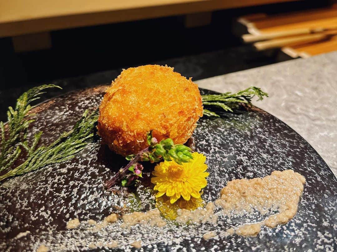 レスレイ・チアンさんのインスタグラム写真 - (レスレイ・チアンInstagram)「What’s your favourite sushi? Mine is Negitoro and Shime Saba! 🍣 I honestly feel like I can have sushi everyday… yummm…. 😋🌸 ごちそうさまでした〜！ @ankayama_hk #foodporn #sushi #omakase #happy」4月24日 22時00分 - lesleychianglove