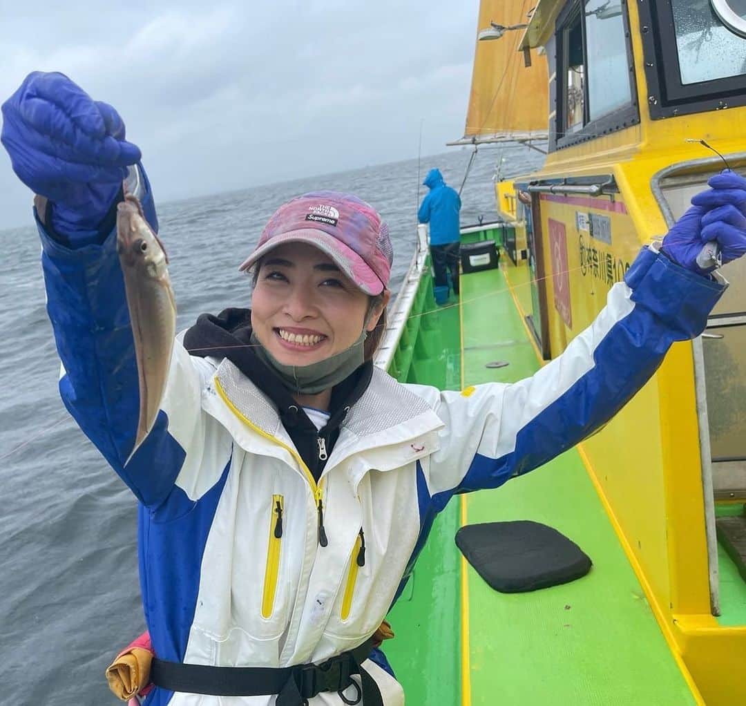 川目梢のインスタグラム：「GW企画🙋‍♀️ 告知遅くなりました‼️ 5月6日（土） 千葉県市川市・行徳『伊藤遊船』さんにて 私、川目梢が講師で シロギスをワイワイ釣りましょう会 を開催でござります🙇‍♀️  正直、シロギス釣り得意ではないので ポンコツぶりを晒しますが… 皆さんと楽しく釣りができればと思っております‼️  船宿へのお問い合わせ&ご予約はお電話で🤙☎️ 090-3336-8808  お暇な方はぜひぜひ 宜しくお願いします🙋‍♀️🙋‍♀️🙋‍♀️  #gw #伊藤遊船 #釣り #釣り好きな人と繋がりたい #釣りガール #釣り女子 #釣りスタグラム #釣りバカ」