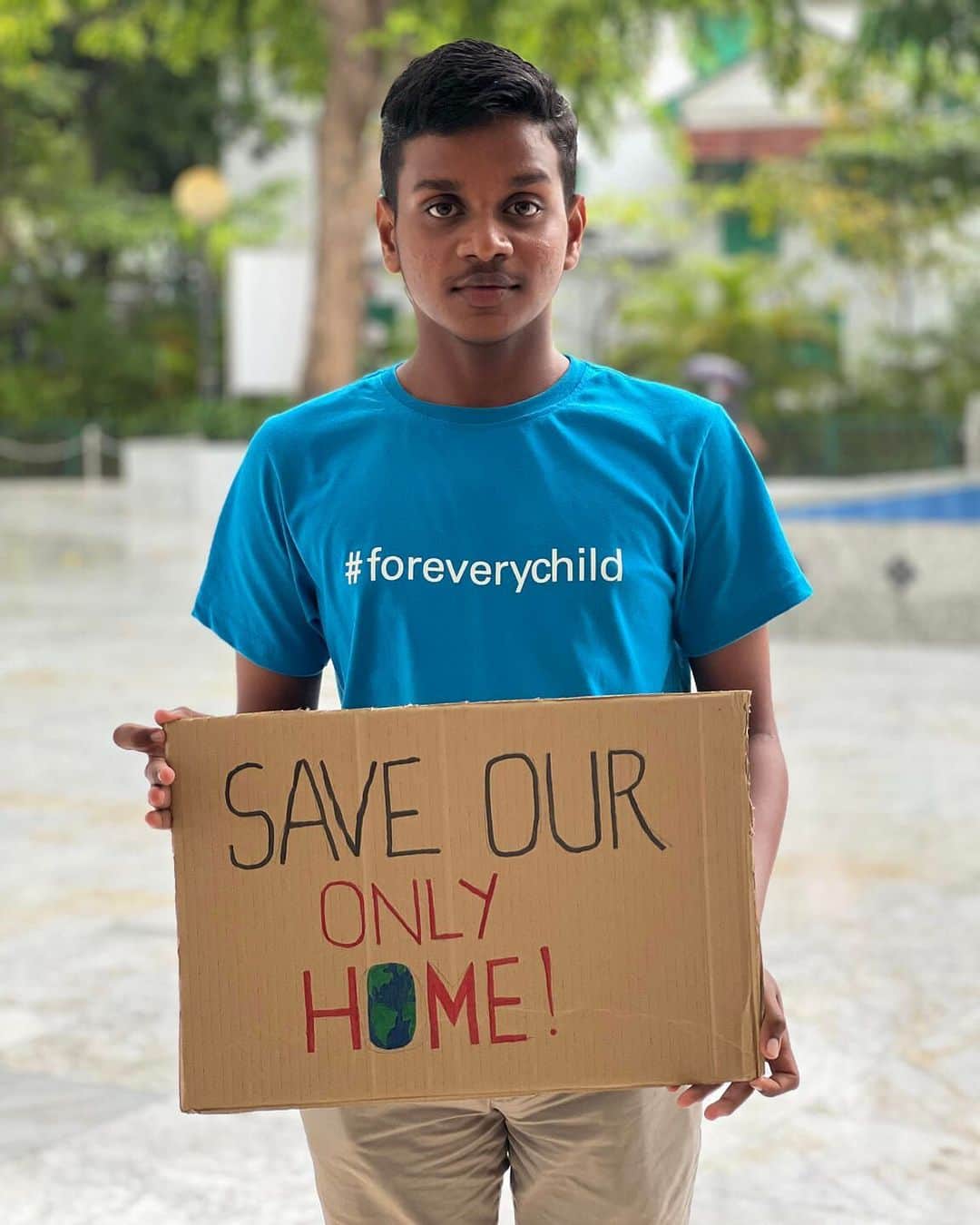 unicefさんのインスタグラム写真 - (unicefInstagram)「Young people are raising their voices for #ClimateAction - world leaders must listen and act now.  Countries must reduce emissions and switch to renewable energy to secure a livable planet for all.  Let's protect our planet on #EarthDay and every day. 🌍🌿  © UNICEF/UN0728620/Sharma © UNICEF/UN0365919/Marshall © UNICEF/UN0340781/Nesbitt © UNICEF/UN0807872/Sachse-Grimm」4月22日 11時00分 - unicef