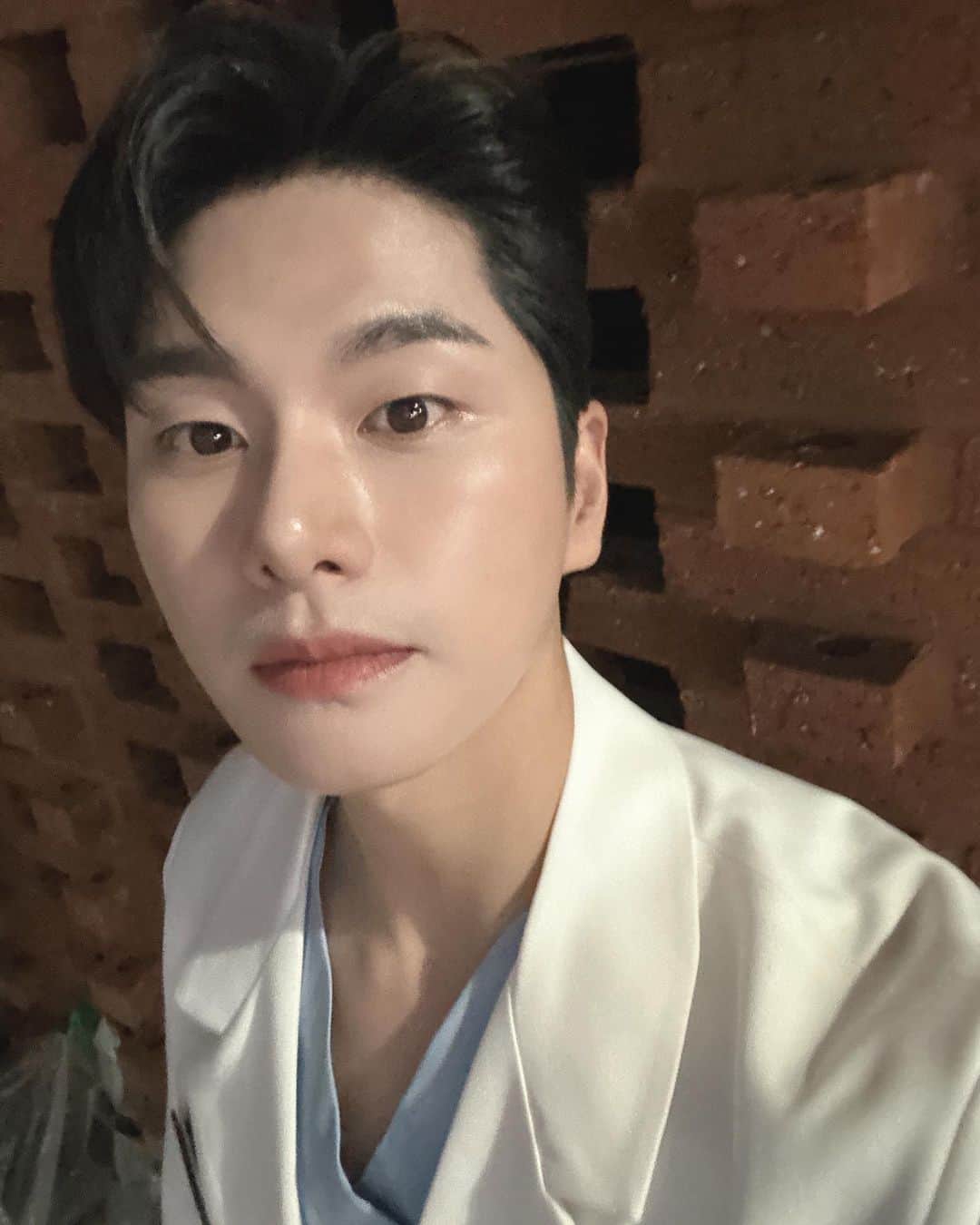 のインスタグラム：「어렵네 셀카..🫣」