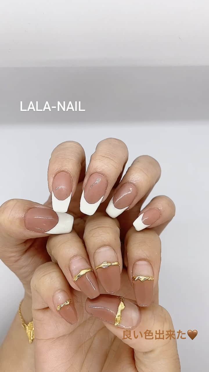 ETSUKOのインスタグラム：「やっぱり良い色🫶🏽 シンプルにフレンチとコンビネーション🙌🏾  #instanails #nails#lalanail#ネイル#プライベートネイルサロン #横浜#手書きネイル#個性派ネイル#大人ネイル #フレンチネイル #美甲#美甲設計 #美甲店 #네일#네일아트」