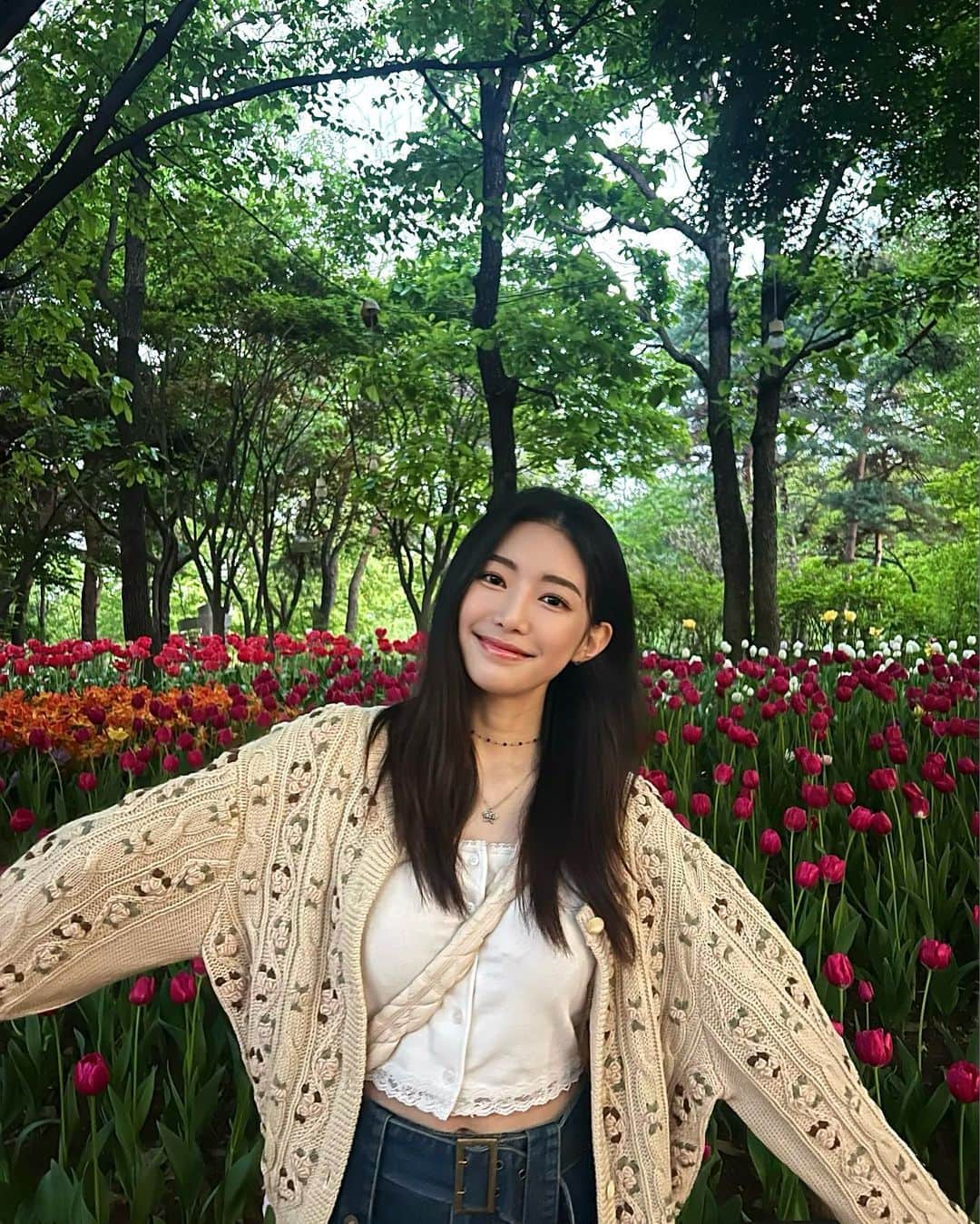 キム・ヨンソさんのインスタグラム写真 - (キム・ヨンソInstagram)「꽃향기 만 남기고 갔단다」4月22日 11時17分 - yeoni__me