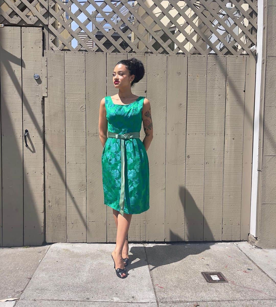 ティファニー・キャデラックのインスタグラム：「The greenery is the scenery, stay still like a tree and perhaps singing birds will come💚 #HappyTaurusSeason」