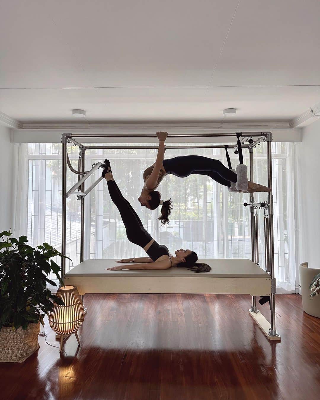 キンバリー・アン・ウォーテマス・ティアムシリのインスタグラム：「Pilates with my bestie💕 Coffee & bagels☕️🥯   Thank you @juju.bangkok คุณครูเกาหลีน่ารักและเป๊ะมาก ชอบบสุดๆ🥰 See you again soon naka!」