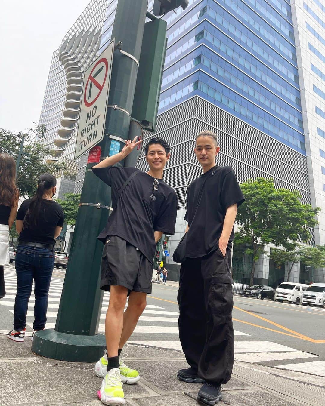 FumiShun BASEのインスタグラム：「Good morning po sainyong lahat  Unang araw po ngayon sa Pilipinas  Ang sarap po mag lakad talaga  Sa pilipinas hava a nice day to all  Sending love to all❤️」
